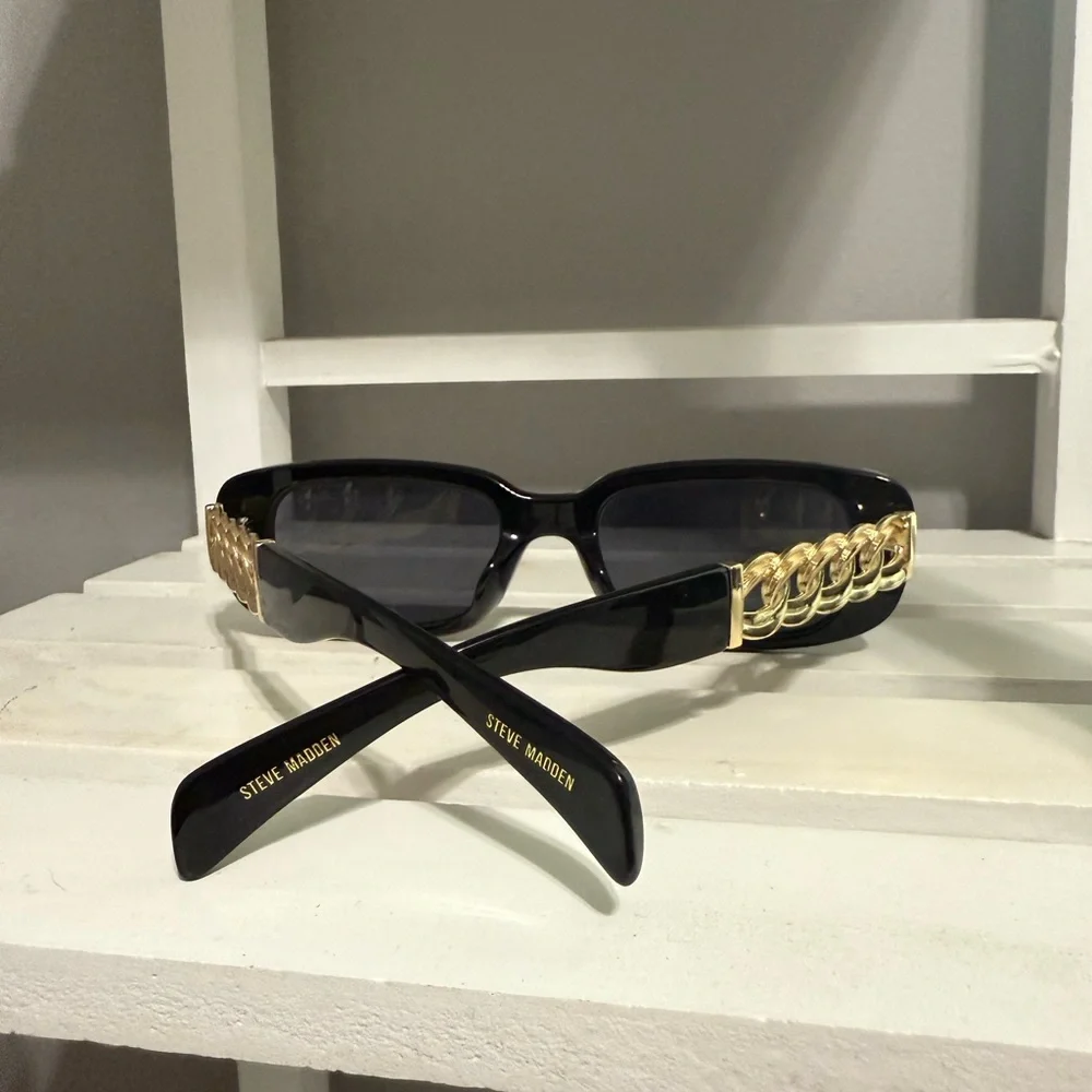 Steve Madden Sleek Black Sunglasses with Gold Accents - Picture 3 of 6